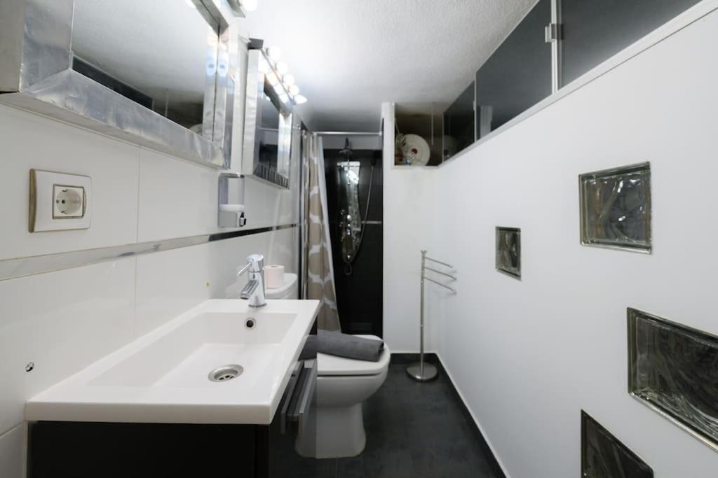 Apartamento Encantador Apartamento Temporal Centrico Con Patio Privado Mpe51 Madrid Exterior foto