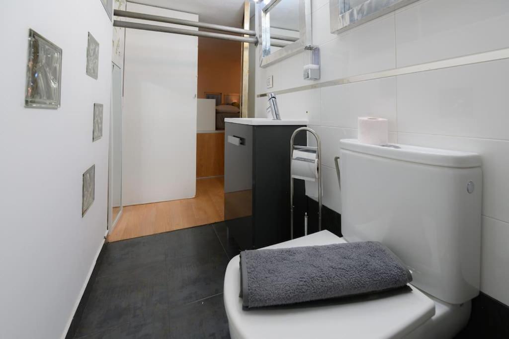 Apartamento Encantador Apartamento Temporal Centrico Con Patio Privado Mpe51 Madrid Exterior foto