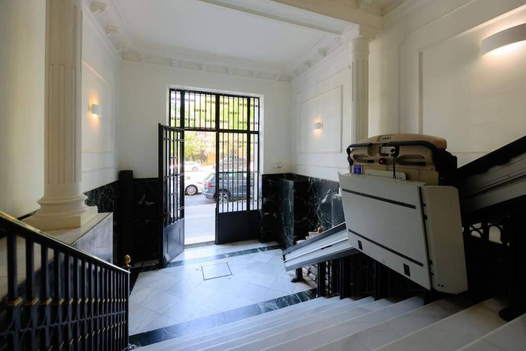 Apartamento Encantador Apartamento Temporal Centrico Con Patio Privado Mpe51 Madrid Exterior foto